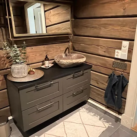 Ornenipa Lodge- Flott Med 6 Sov, 2 Bad Og Beliggenhet Prázdninový dům